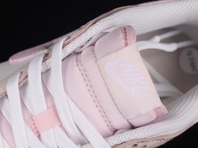 All categories Nk SB Dunk series Nk SB Dunk Low low-top sneakers C version Nk Dunk Low "Pink Paisley" Sakura pink SB low-top sports and leisure sneakers FD1449-100